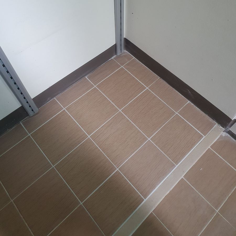 다용도실 바닥 타일 보수 완료, 시공 후